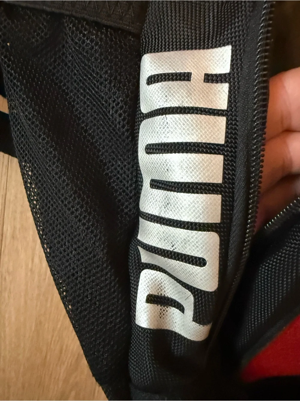 Puma compartments red